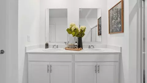 Bath - 1253 Eagleton Blvd, London, OH 43140 photo 7 of 9