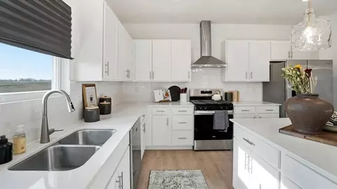 Kitchen - 1253 Eagleton Blvd, London, OH 43140 photo 9 of 11