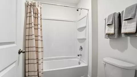 Bath - 1253 Eagleton Blvd, London, OH 43140 photo 9 of 9