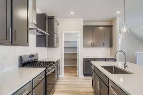 Kitchen - 3860 W 82nd Ln, Westminster, CO 80031 photo 3 of 7