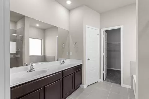 Bath - 4802 Rayos Ter, Von Ormy, TX 78073 photo 2 of 5