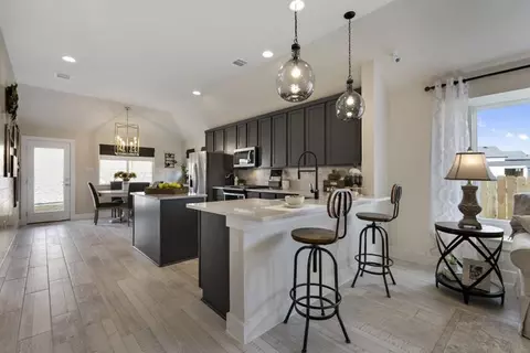 3721 Pin Oak Hls, Seguin, TX 78155