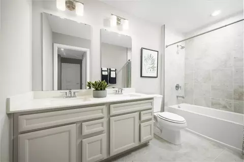Bath - 1675 Kendall Pointe Pl, Melbourne, FL 32935 photo 3 of 4