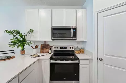 Kitchen - 7614 Commander Ln, Jacksonville, FL 32256 photo 3 of 4