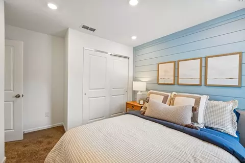 Bedroom - 7614 Commander Ln, Jacksonville, FL 32256 photo 2 of 4