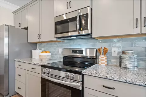 Kitchen - 8786 Walnut Rd, Hixson, TN 37343 photo 2 of 4