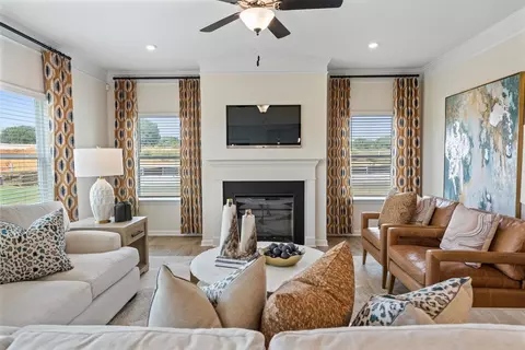 Living - 8786 Walnut Rd, Hixson, TN 37343 photo 2 of 2