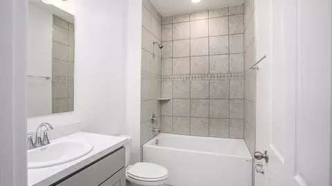 Bath - 14055 Spring Hill Dr, Spring Hill, FL 34609 photo 8 of 15
