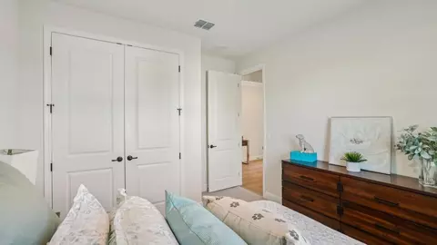Bedroom - 14055 Spring Hill Dr, Spring Hill, FL 34609 photo 3 of 10