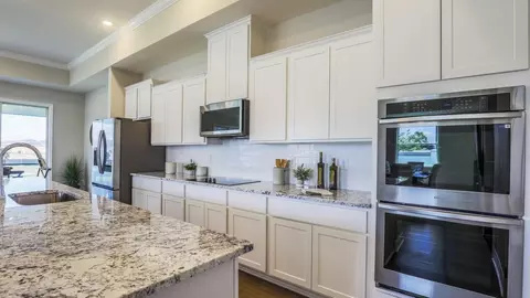 Kitchen - 14055 Spring Hill Dr, Spring Hill, FL 34609 photo 8 of 10