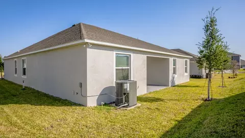 Exterior - 14055 Spring Hill Dr, Spring Hill, FL 34609 photo 9 of 17