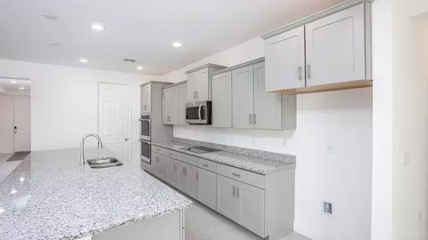 Kitchen - 14055 Spring Hill Dr, Spring Hill, FL 34609 photo 4 of 10
