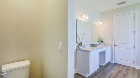 Bath - 14055 Spring Hill Dr, Spring Hill, FL 34609 photo 10 of 15