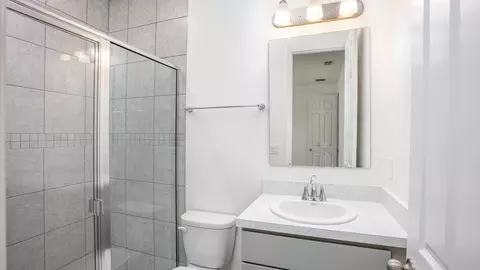 Bath - 14055 Spring Hill Dr, Spring Hill, FL 34609 photo 7 of 15