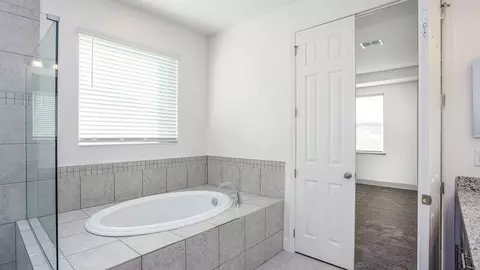 Bath - 14055 Spring Hill Dr, Spring Hill, FL 34609 photo 5 of 15