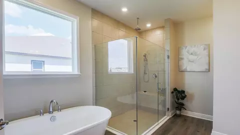 Bath - 14055 Spring Hill Dr, Spring Hill, FL 34609 photo 12 of 15