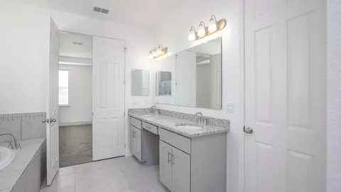 Bath - 14055 Spring Hill Dr, Spring Hill, FL 34609 photo 4 of 15