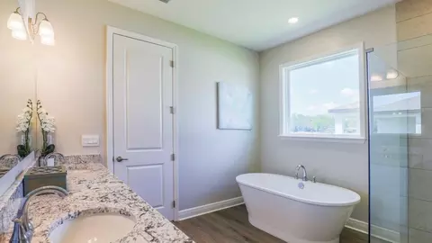 Bath - 14055 Spring Hill Dr, Spring Hill, FL 34609 photo 11 of 15