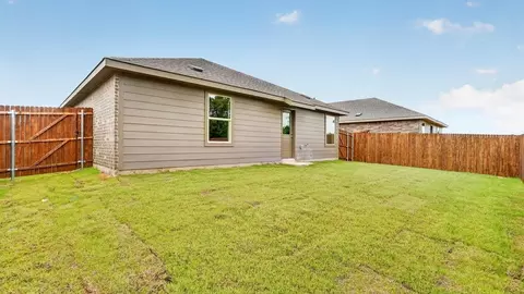 Exterior - 184 Hibiscus Dr, Boyd, TX 76023 photo 2 of 9
