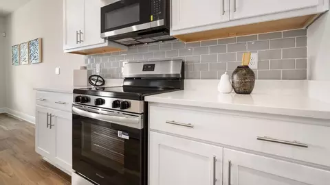 Kitchen - 7643 Anglebrook Rd N, Mobile, AL 36695 photo 3 of 5