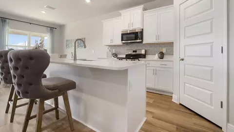 Kitchen - 7643 Anglebrook Rd N, Mobile, AL 36695 photo 2 of 5