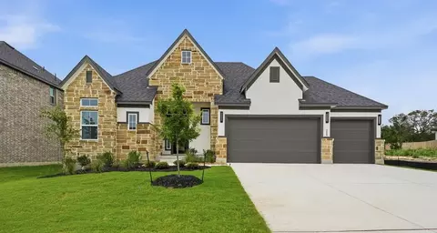 210 Kari Dr, Castroville, TX 78009