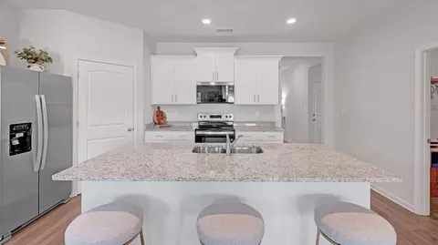 Kitchen - 117 Gateway Dr, Jackson, TN 38305 photo 9 of 11