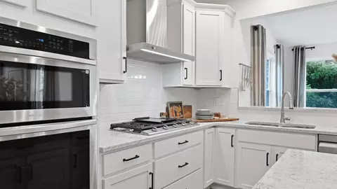 Kitchen - 3301 Greycliff Trl, Franklin, OH 45005 photo 6 of 11