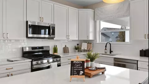 Kitchen - 3301 Greycliff Trl, Franklin, OH 45005 photo 2 of 10