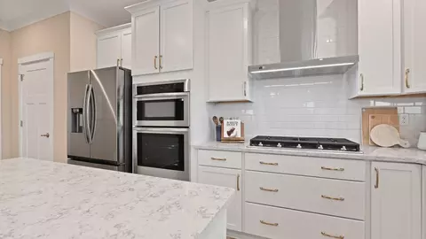 Kitchen - 3301 Greycliff Trl, Franklin, OH 45005 photo 9 of 11