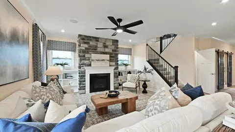 Living - 3301 Greycliff Trl, Franklin, OH 45005 photo 7 of 8