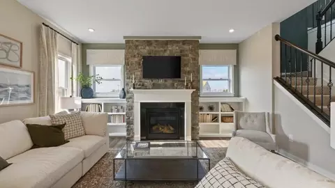 Living - 3301 Greycliff Trl, Franklin, OH 45005 photo 3 of 6
