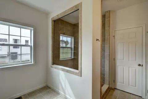 Bath - 8582 Rocky Springs Rd, Frederick, MD 21702 photo 8 of 38