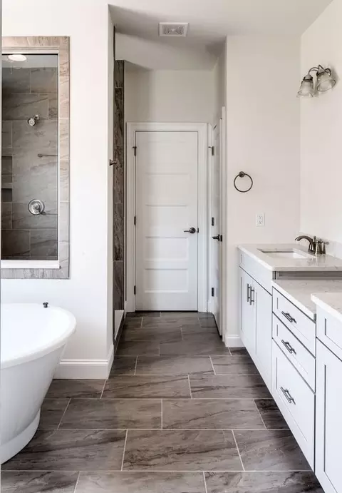 Bath - 8582 Rocky Springs Rd, Frederick, MD 21702 photo 2 of 38