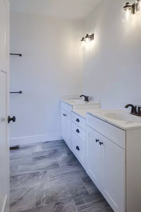 Bath - 8582 Rocky Springs Rd, Frederick, MD 21702 photo 21 of 38