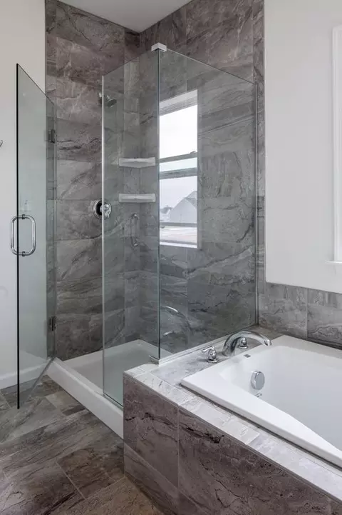 Bath - 8582 Rocky Springs Rd, Frederick, MD 21702 photo 10 of 38