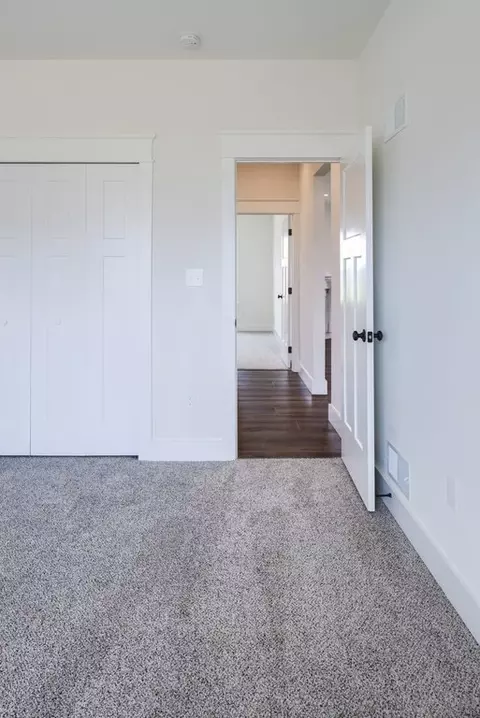 Bedroom - 8582 Rocky Springs Rd, Frederick, MD 21702 photo 4 of 15