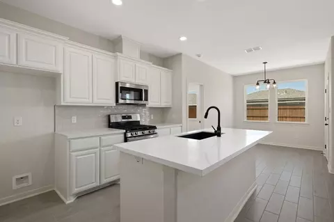 Kitchen - 119 Cabin St, Laredo, TX 78046 photo 2 of 5