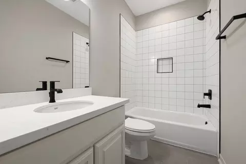 Bath - 119 Cabin St, Laredo, TX 78046 photo 1 of 5