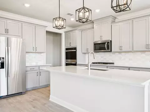 Kitchen - 1297 Whitman Cir, Monroe, GA 30656 photo 2 of 7