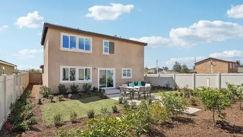 Exterior - 31066 Shining Willow Dr, Winchester, CA 92596 photo 2 of 9