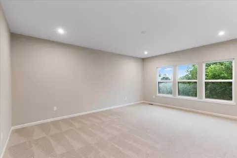 Living - 714 Willow Green Dr, Independence, KY 41051 photo 2 of 9