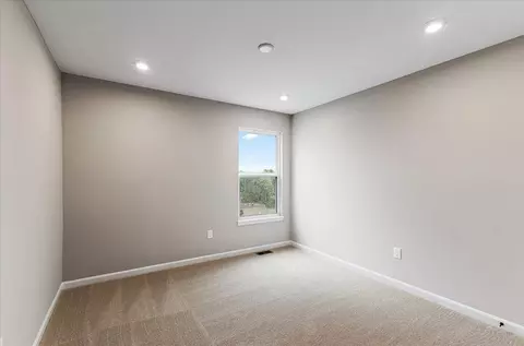Bedroom - 714 Willow Green Dr, Independence, KY 41051 photo 5 of 10