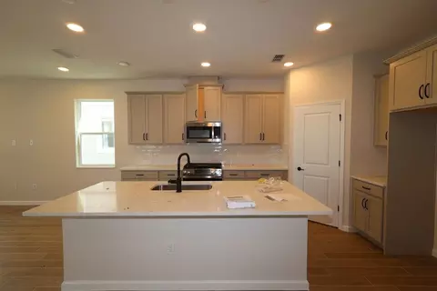 Kitchen - 1383 Lumpini St, Saint Cloud, FL 34771 photo 6 of 8