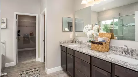 Bath - 14055 Spring Hill Dr, Spring Hill, FL 34609 photo 2 of 5