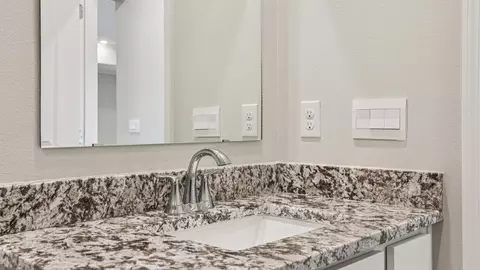 Bath - 14055 Spring Hill Dr, Spring Hill, FL 34609 photo 7 of 8