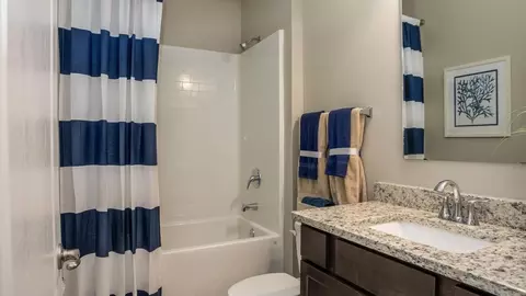 Bath - 14055 Spring Hill Dr, Spring Hill, FL 34609 photo 4 of 5