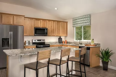 Kitchen - 9891 Orion Loop, Leesburg, FL 34788 photo 8 of 9