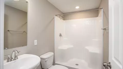 Bath - 314 William Dr, Pittsburgh, PA 15239 photo 10 of 11