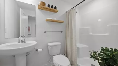 Bath - 314 William Dr, Pittsburgh, PA 15239 photo 4 of 11